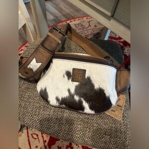 Brand new! STS Ranchwear sling bum bag!! ✨🤎